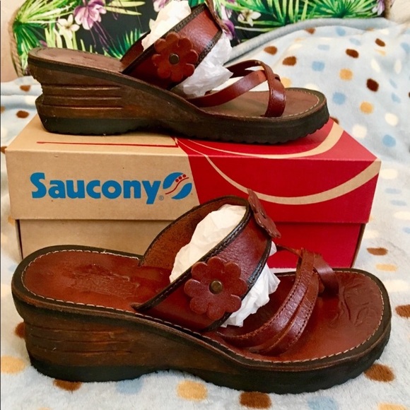 saucony sandals